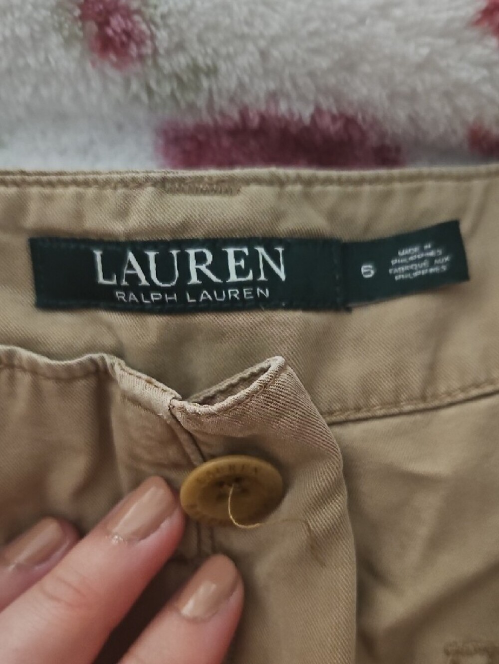 Lauren Ralph Lauren Khaki Cargo Shorts - Picture 2 of 4